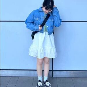 White sleeveless dress